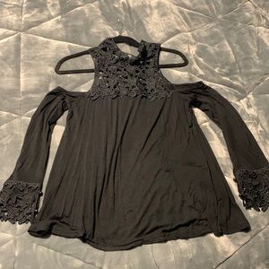 Venus Black “peekaboo” cut out shoulder lace top size medium